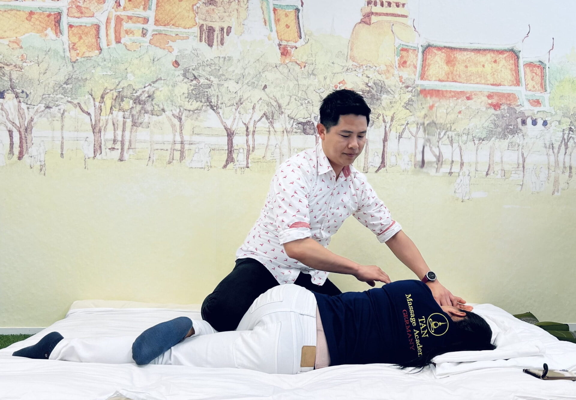 The One Thai Massage Stuttgart mit Liegefläche für authentische Thai Massagen